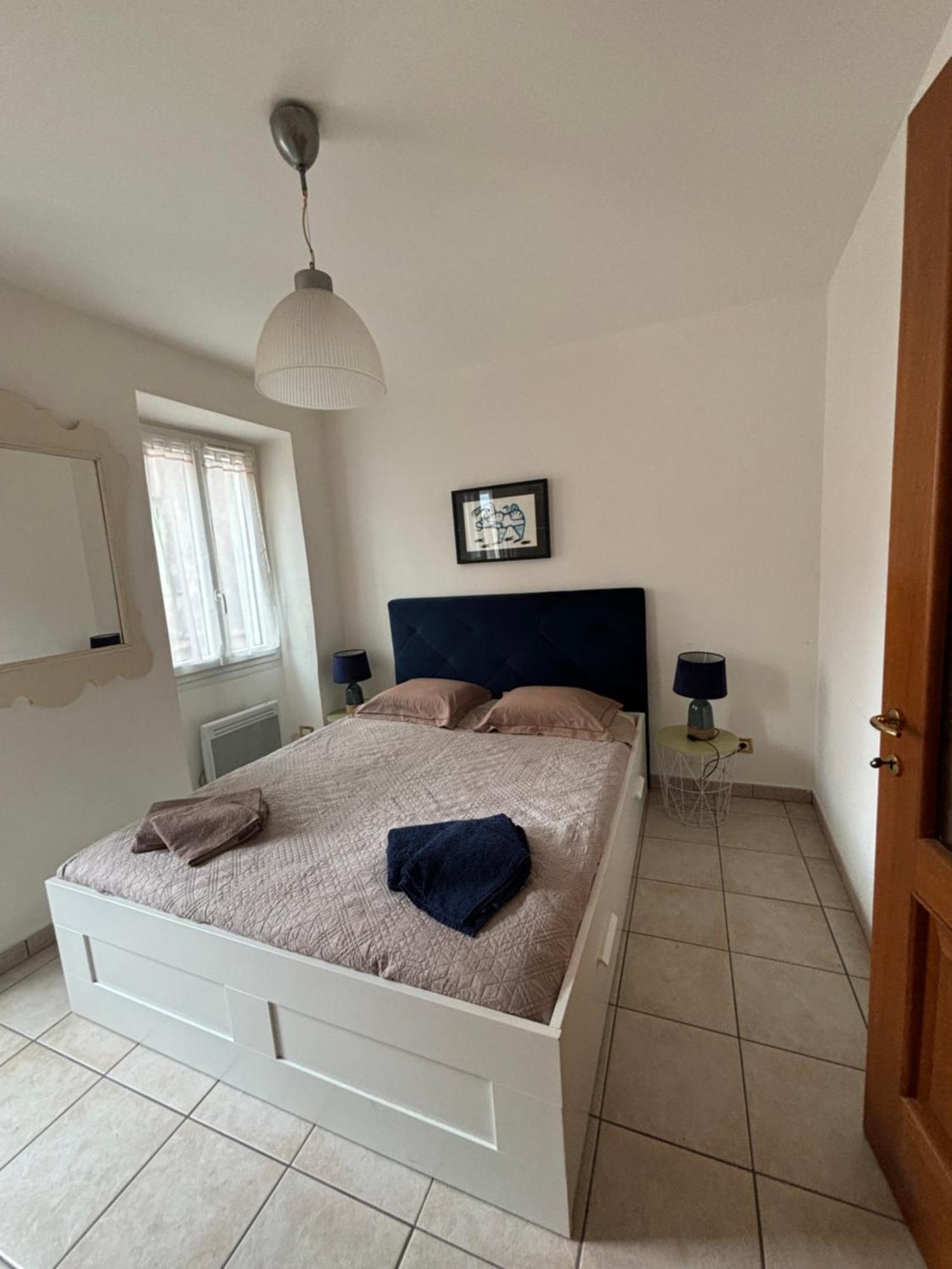 Joli Appart 29M2 En Vieille Ville Menton 2 Mins De La Mer Exterior foto